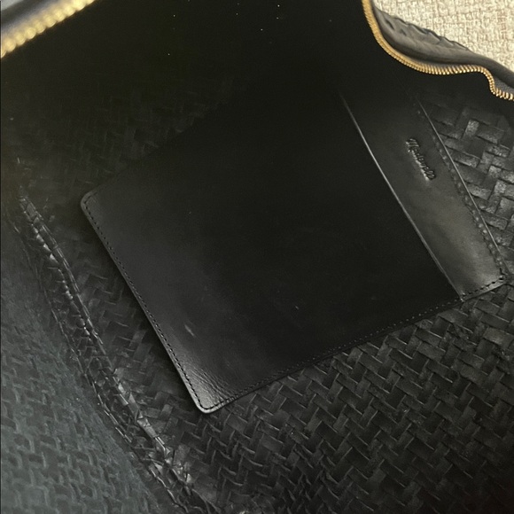 The essential curve shoulder bag - Picture 10 of 16